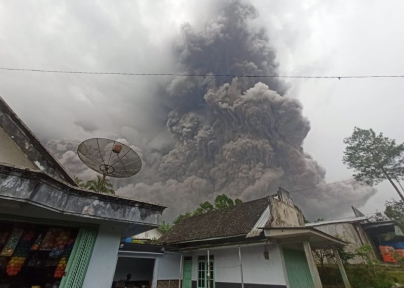 Relawan Semeru Vs Relawan Capres